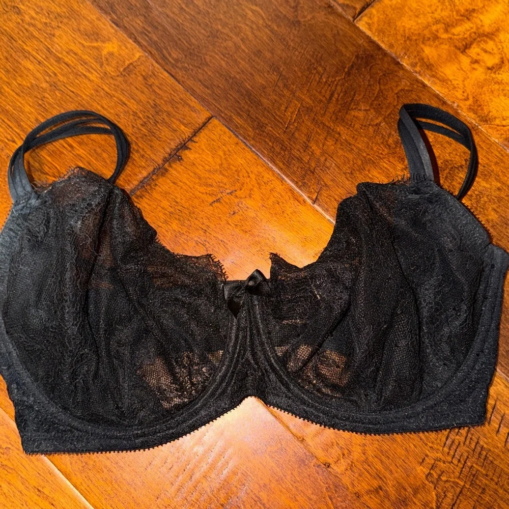 Victoria's Secret Black and Gray Lace Bras 36DDD - Picture 6 of 8